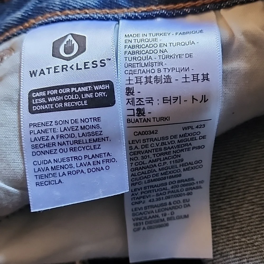 NWT! Levi's THE WEDGIE STRAIGHT  Indigo destructed vintage inspired denim - Picture 14 of 16